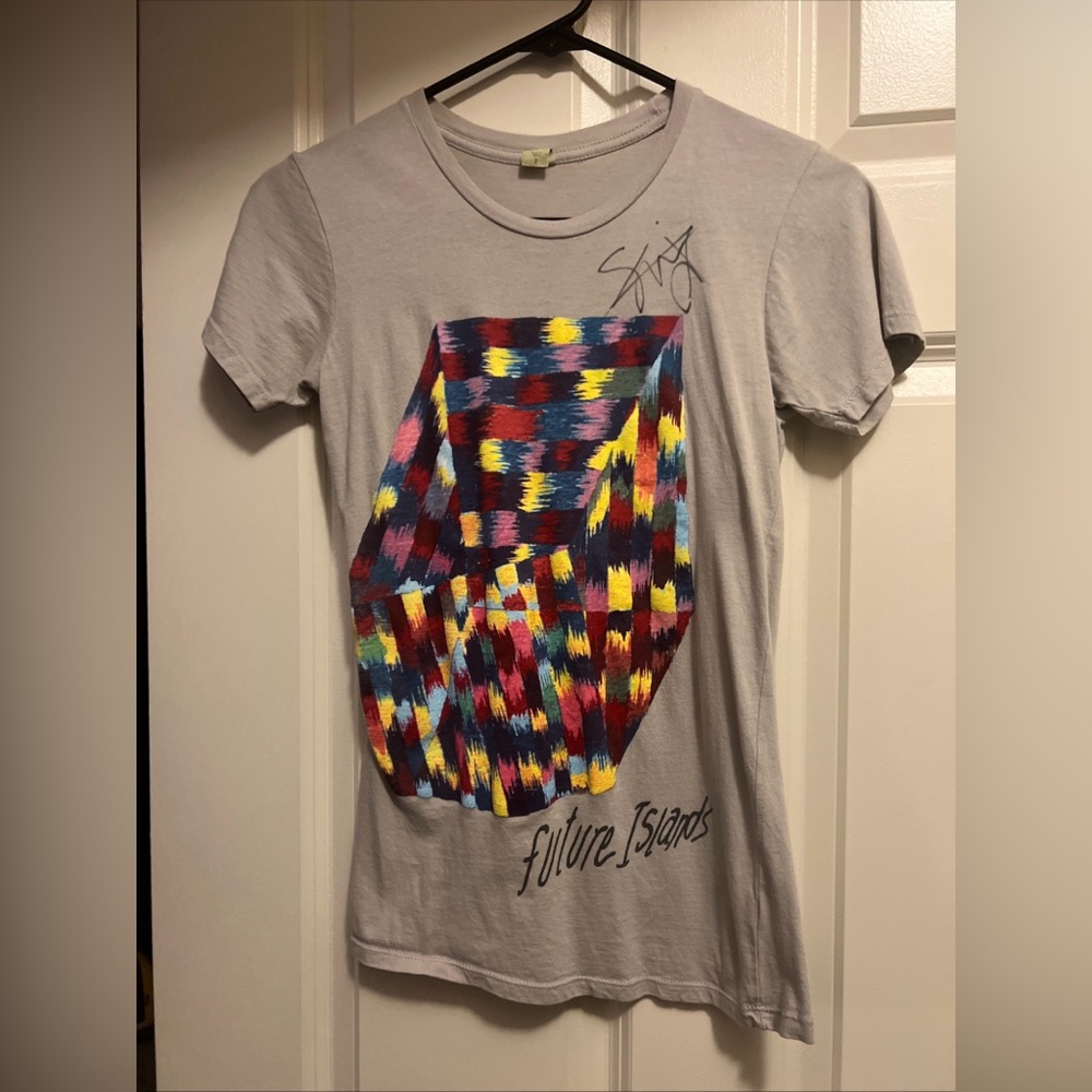 Alternative Future Islands signed Short Sleeve Tee from their “Cubism” tour